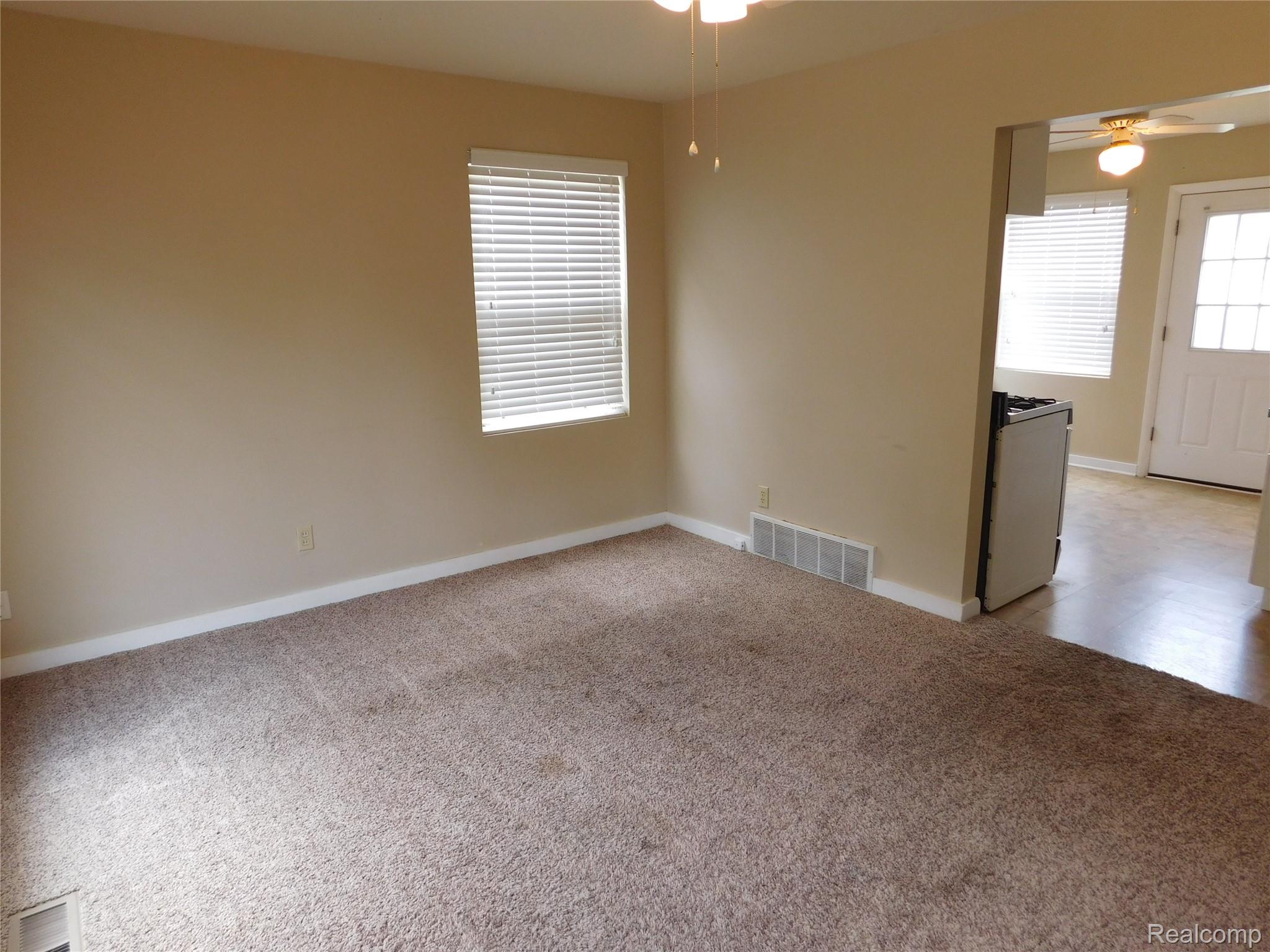 Madison Heights City, Michigan 48071, United States, 2 Bedrooms Bedrooms, ,1 BathroomBathrooms,Residential,Active,215522