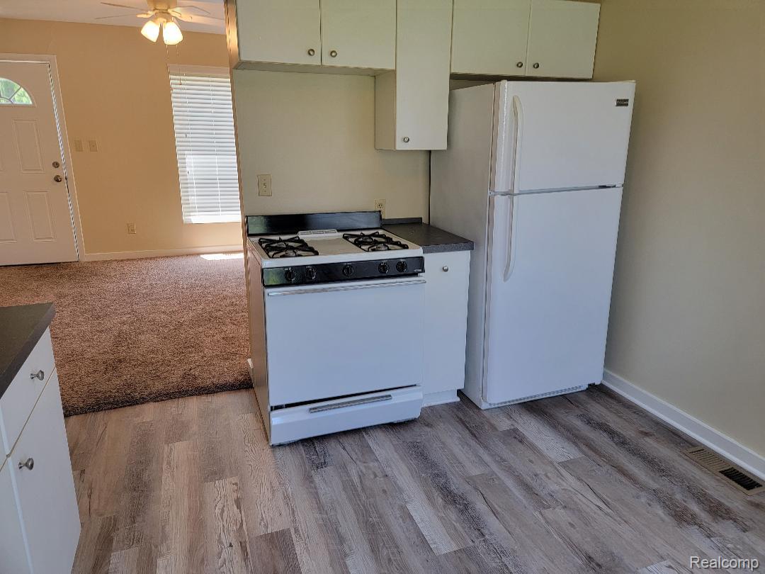 Madison Heights City, Michigan 48071, United States, 2 Bedrooms Bedrooms, ,1 BathroomBathrooms,Residential,Active,215522