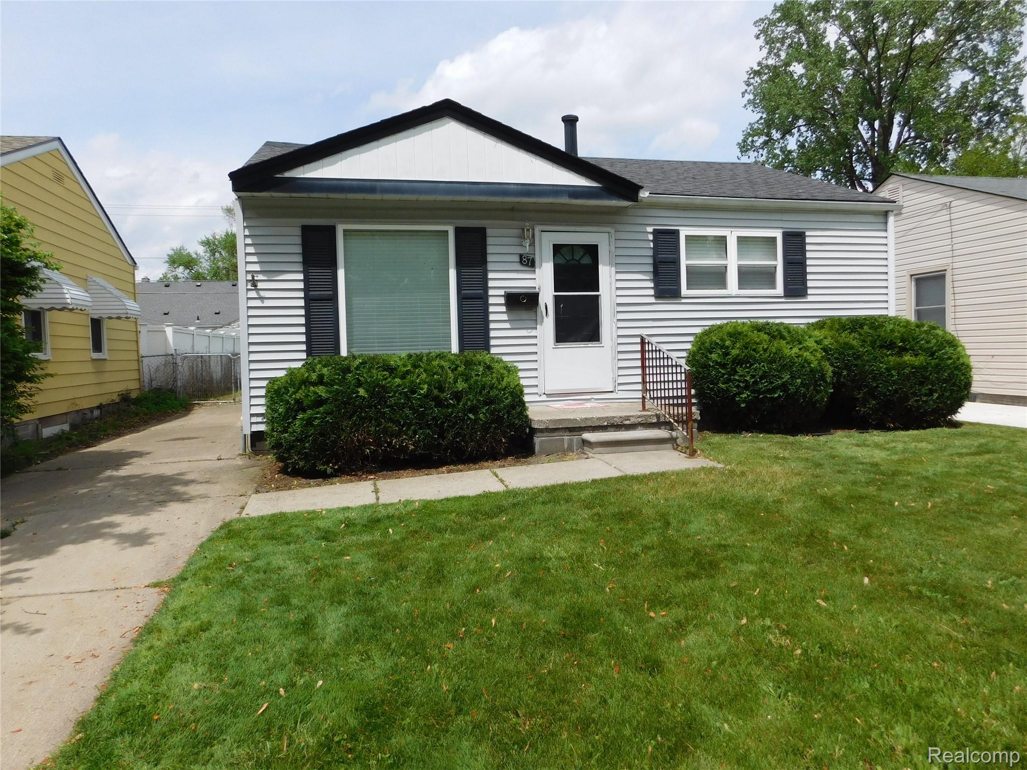 Madison Heights City, Michigan 48071, United States, 2 Bedrooms Bedrooms, ,1 BathroomBathrooms,Residential,Active,215522