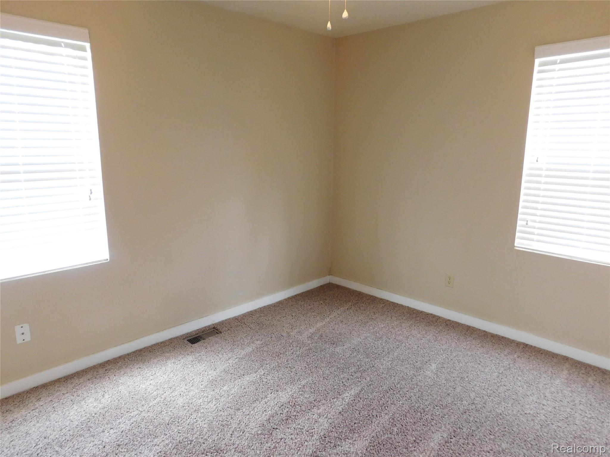 Madison Heights City, Michigan 48071, United States, 2 Bedrooms Bedrooms, ,1 BathroomBathrooms,Residential,Active,215522