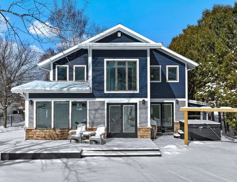 609 Lake Shore Drive Cadillac City MI 49601