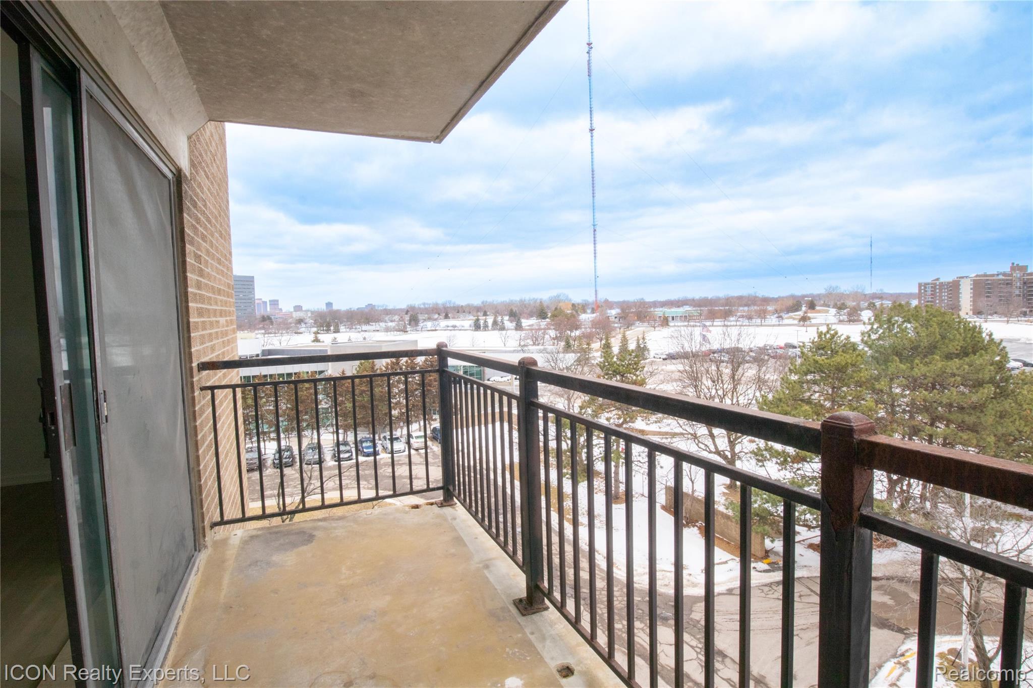 16400 N Park Drive 600