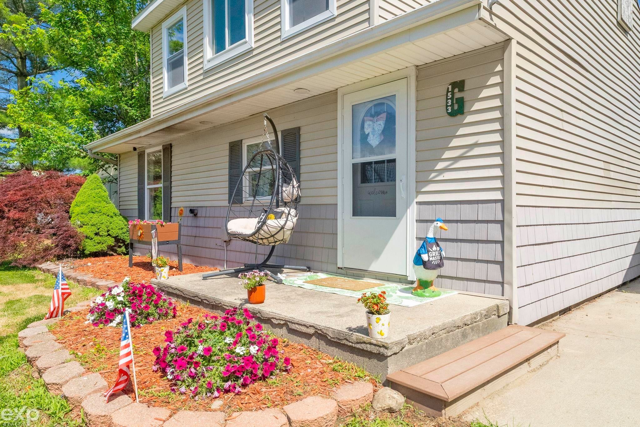 1533 Galbraith Line Road
