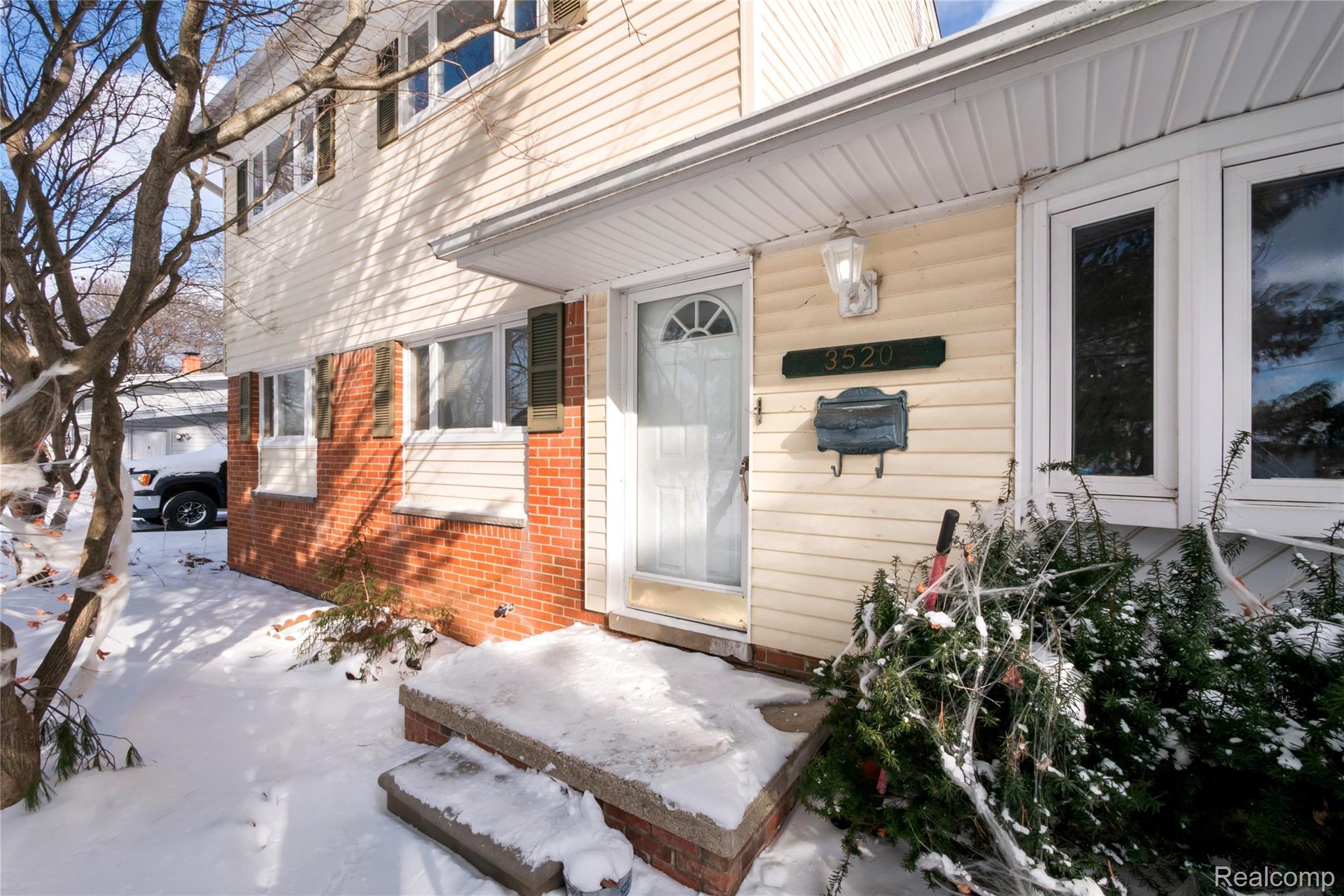 3520 Warringham Avenue