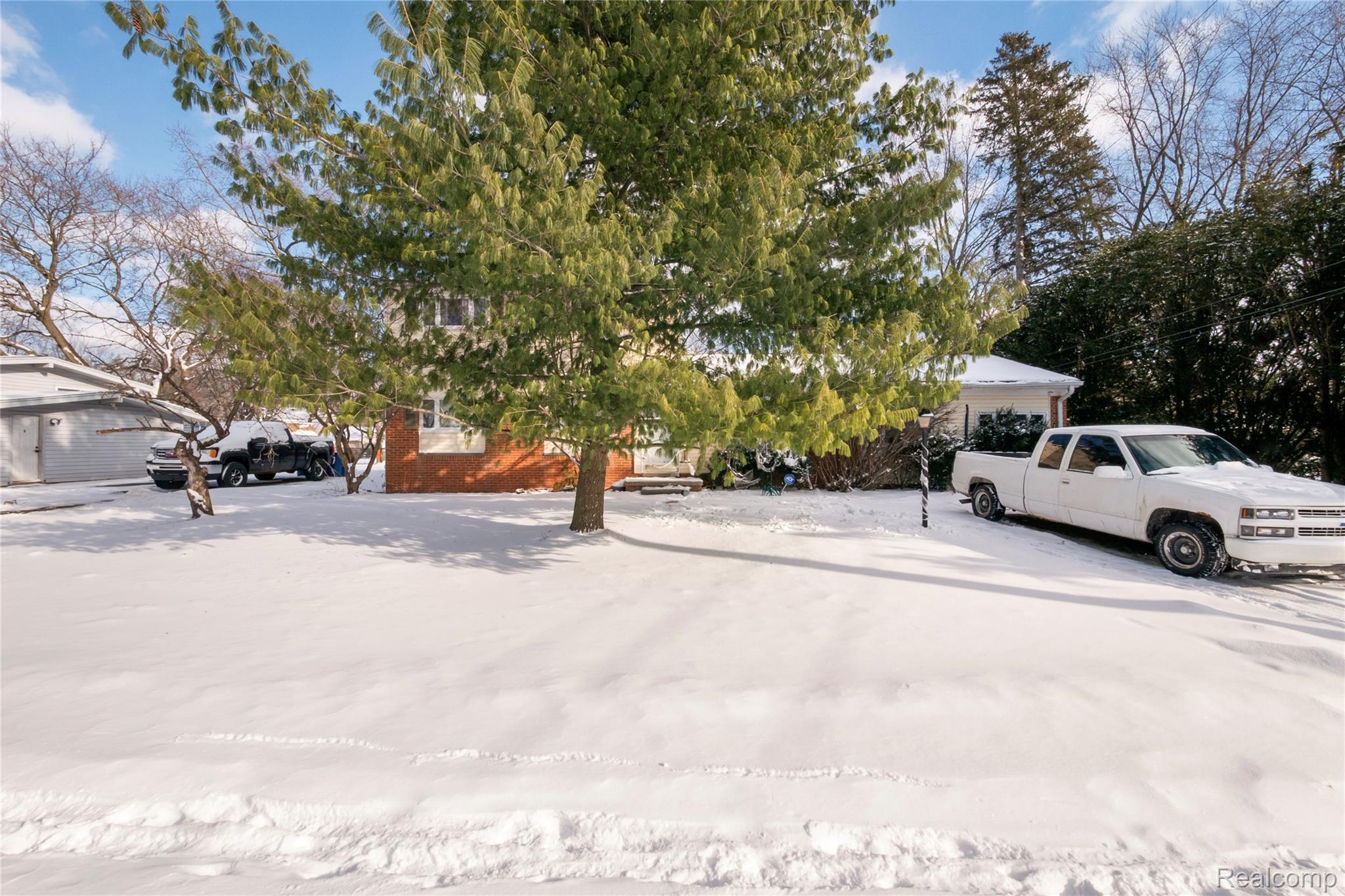 3520 Warringham Avenue