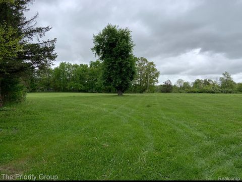 1580 N Ortonville Road N Groveland Township MI 48462