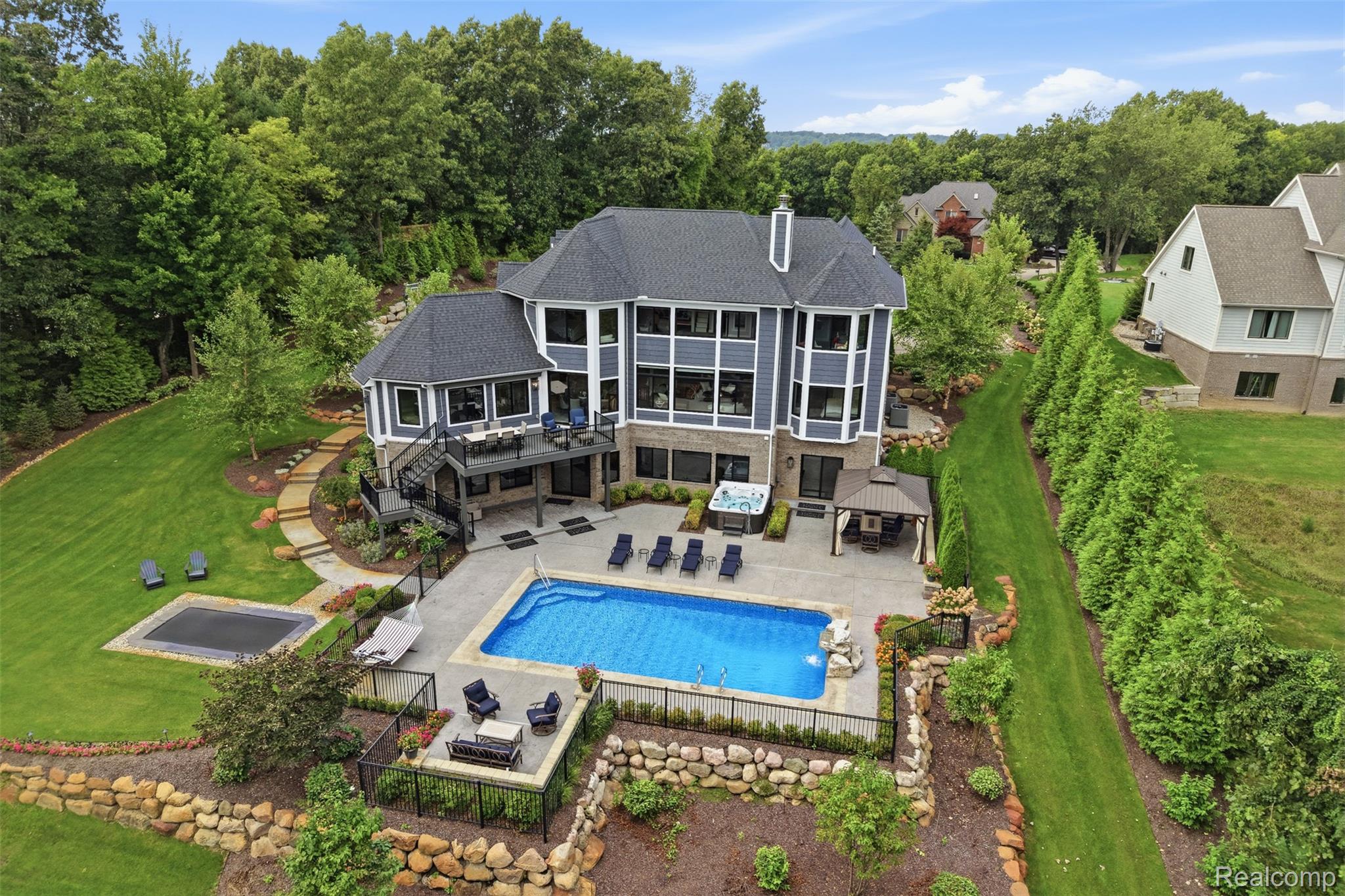9046 Northpointe Ridge