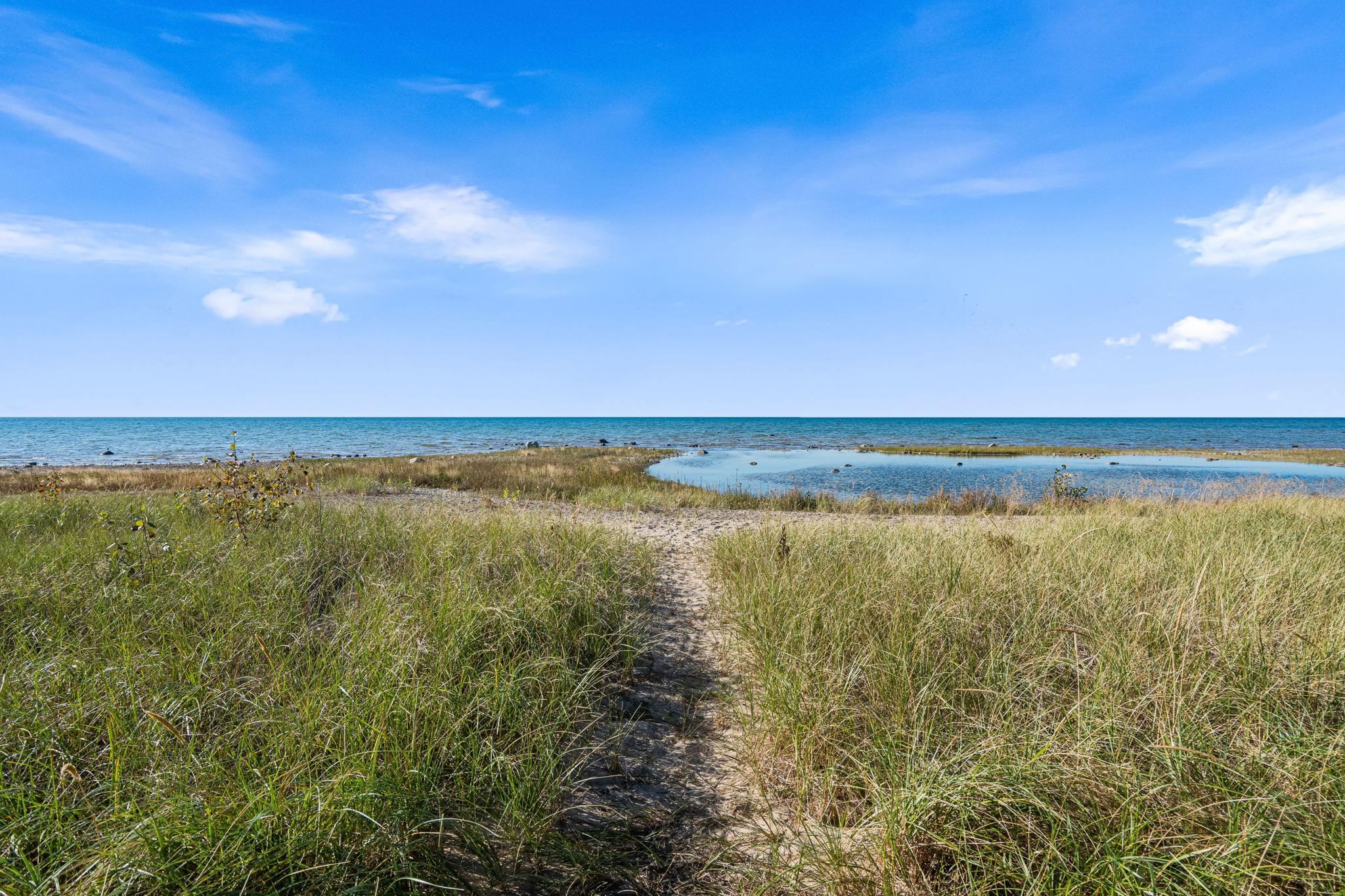 4467 Lake Shore Drive