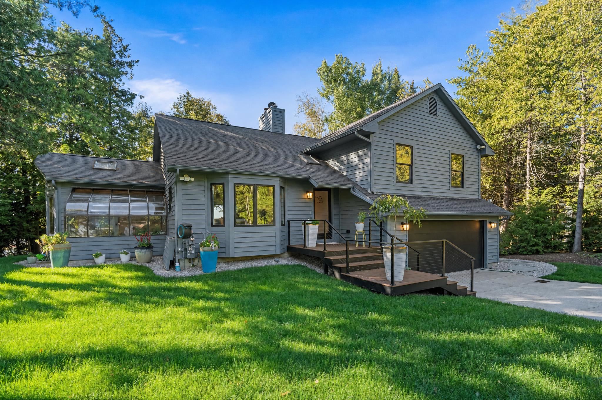 4467 Lake Shore Drive