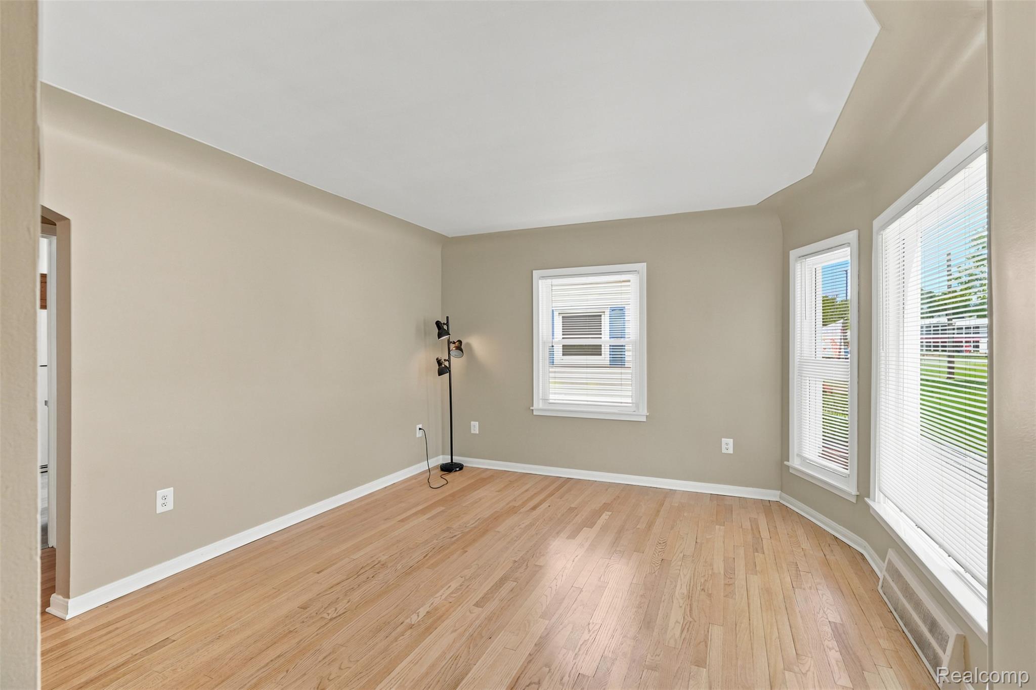 100 S Custer Avenue