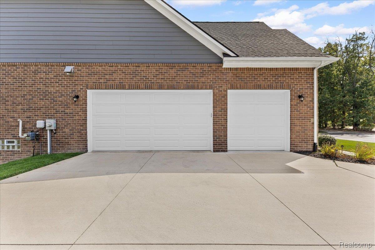 1930 Thorncrest Court