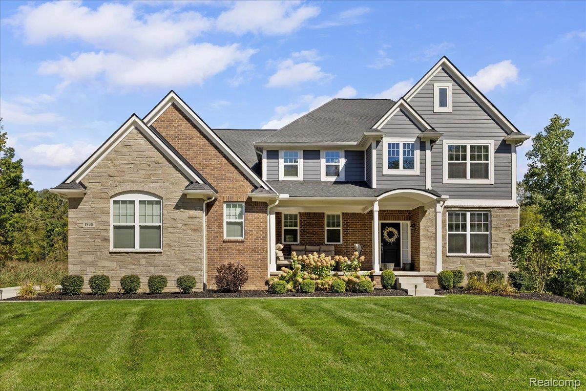 1930 Thorncrest Court