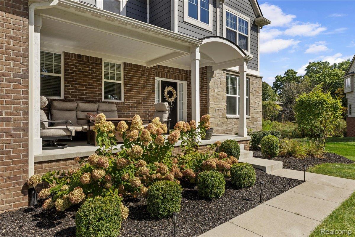 1930 Thorncrest Court