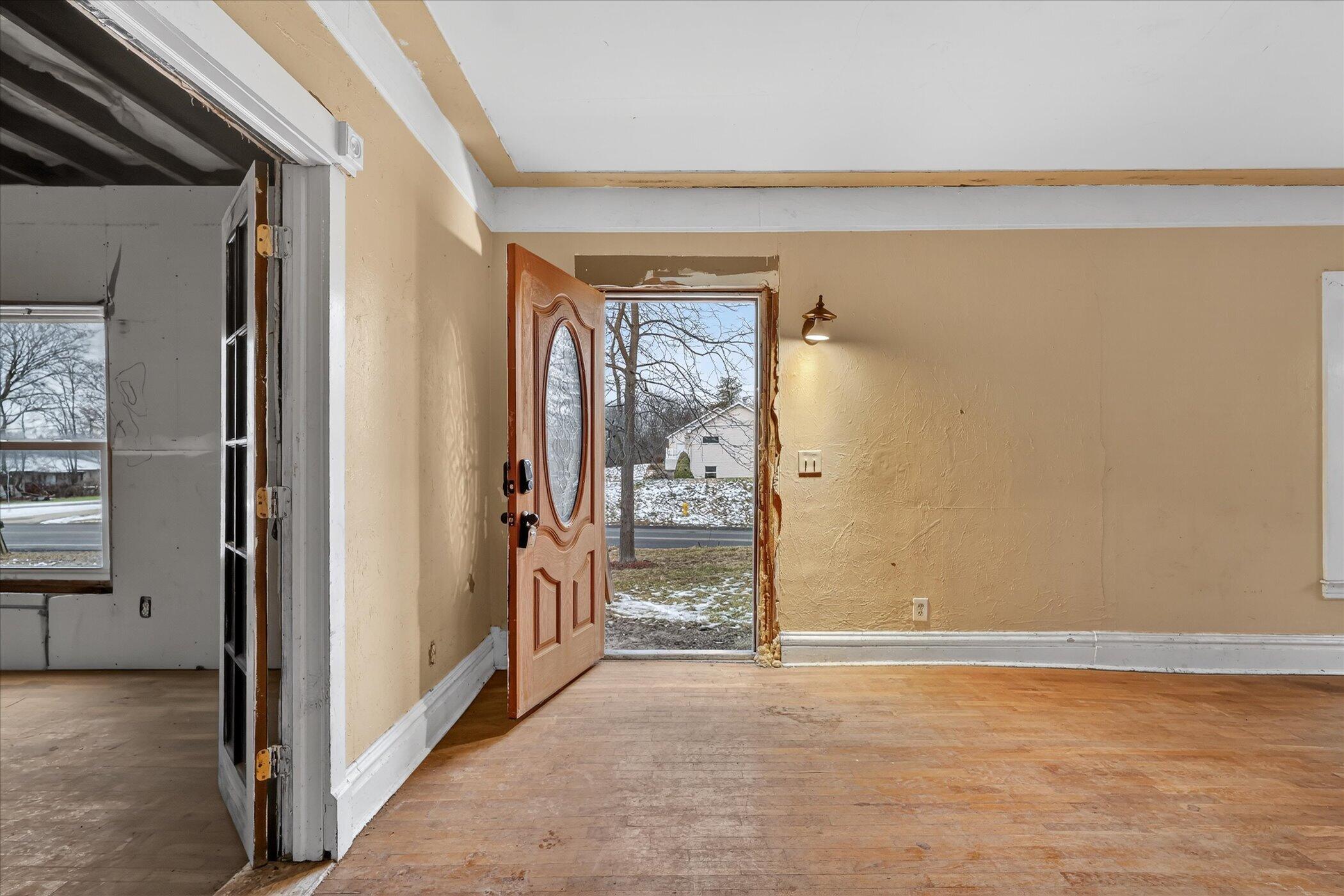 2328 Dean Lake Avenue NE