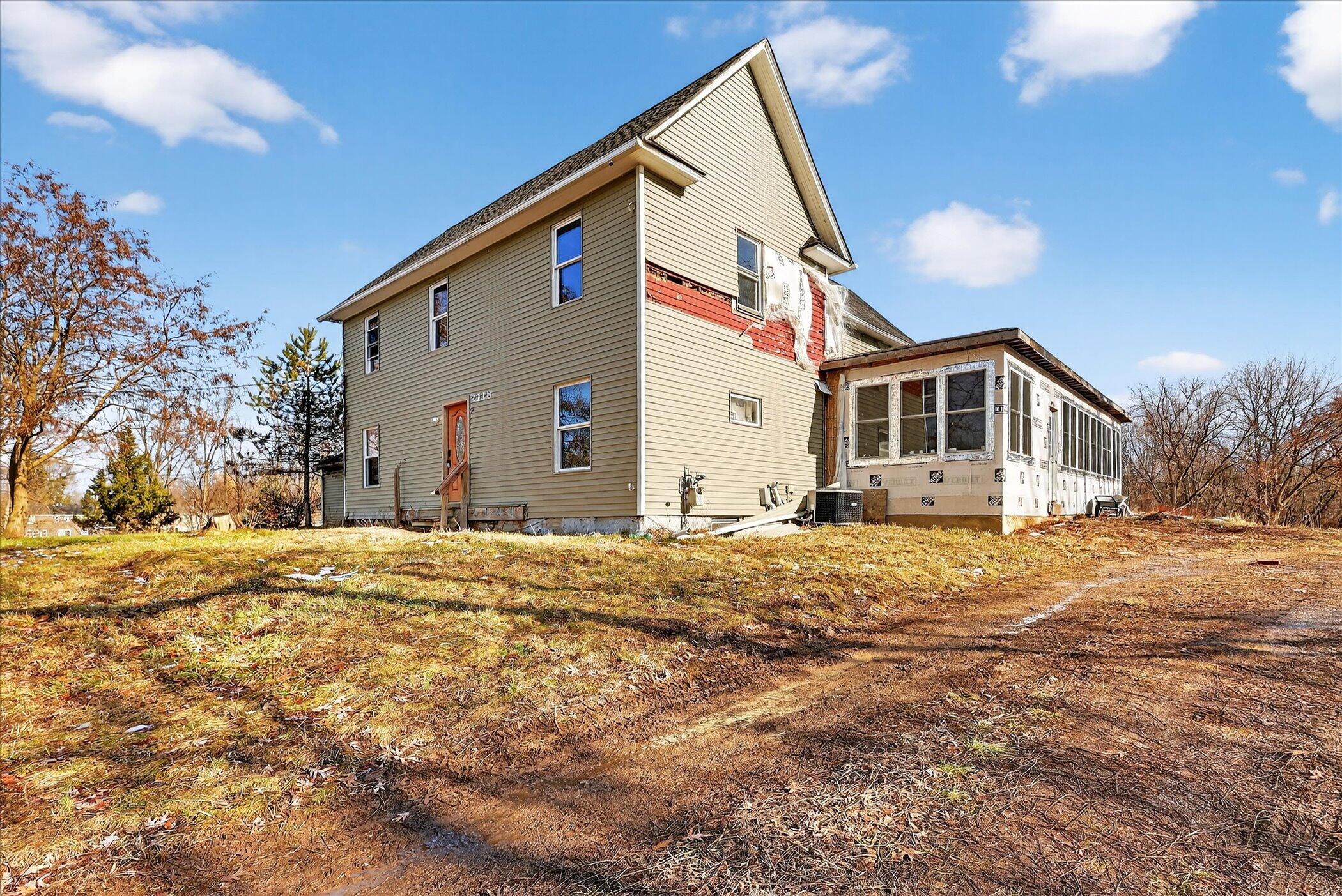 2328 Dean Lake Avenue NE