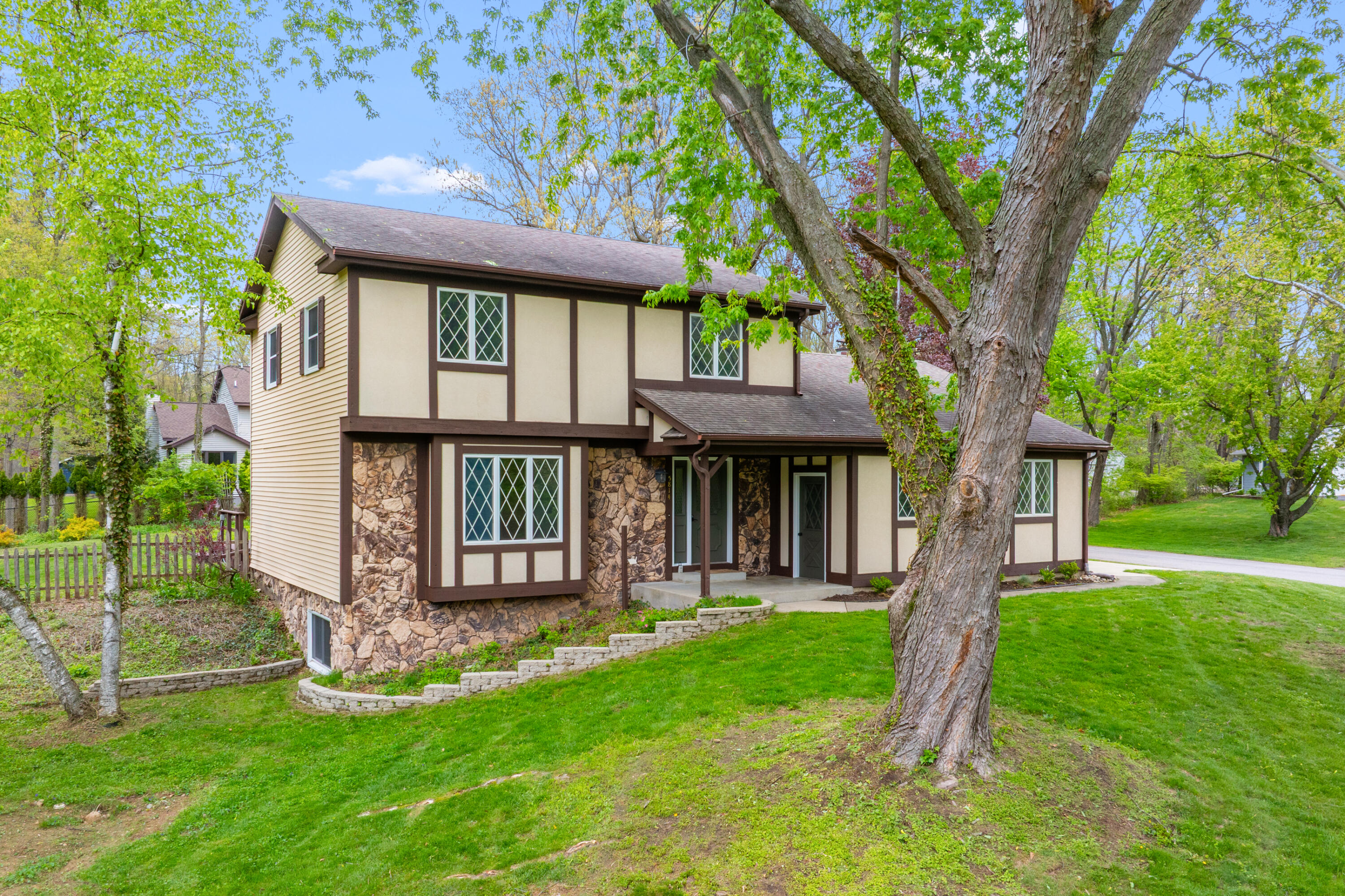 5814 Scenic Way Drive