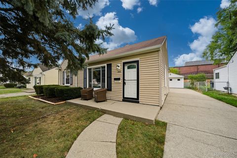 140 S Manitou Avenue Clawson City MI 48017
