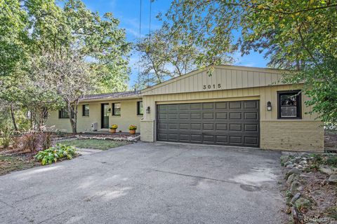 3015 Lakeview Boulevard Highland Charter Township MI 48356