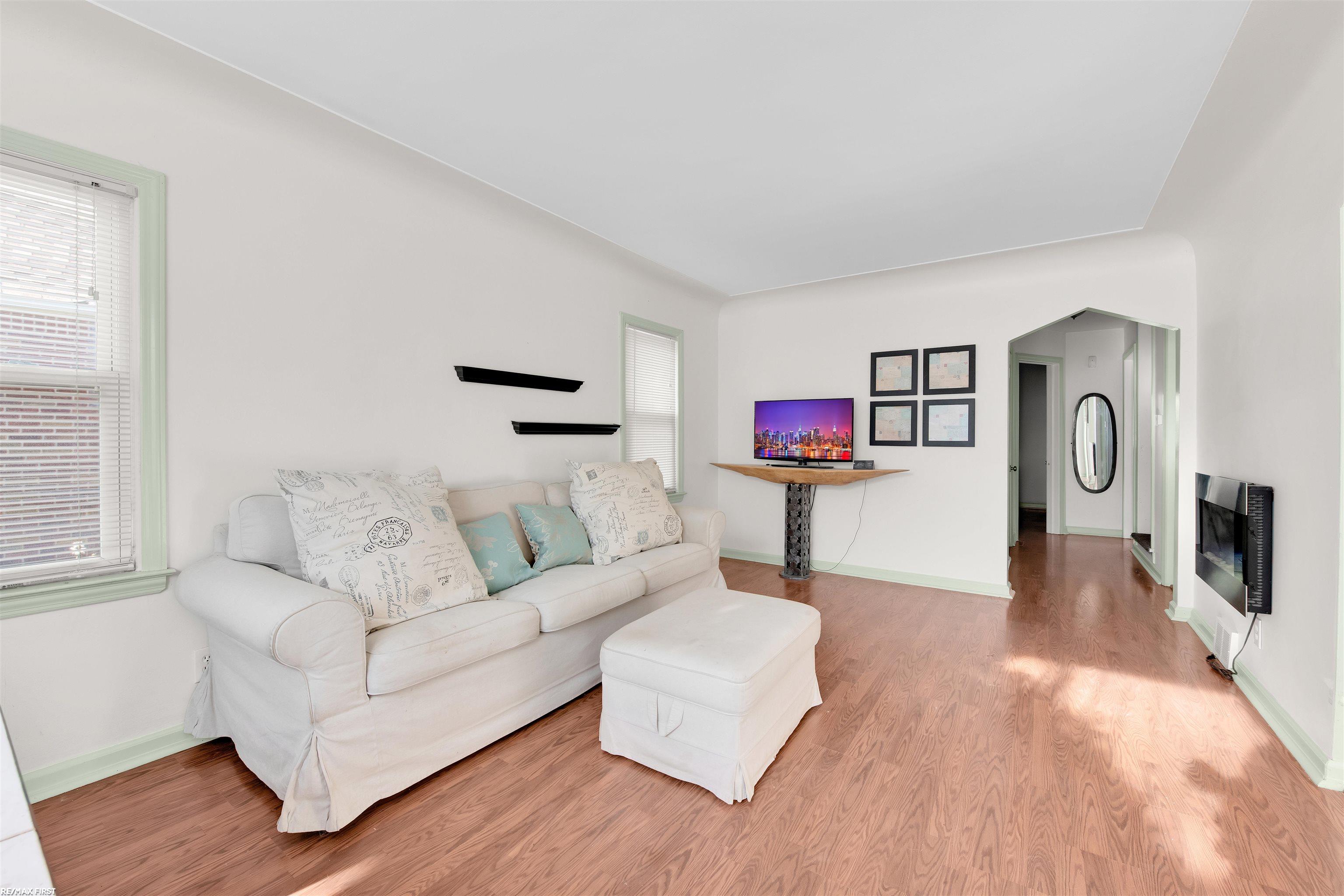 22844 Oakwood Avenue