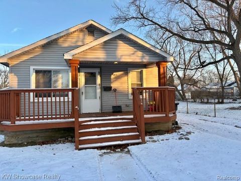 683 E Mansfield Avenue Pontiac City MI 48340