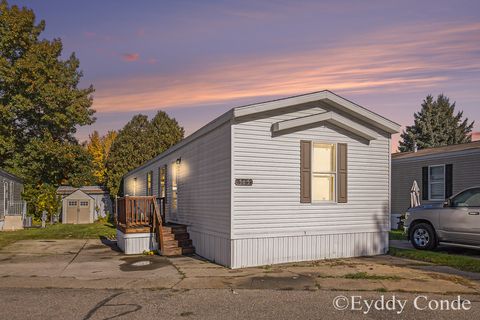 Photo of 565 Sluyter Street SE, Grand Rapids City, MI 49548 (MLS # 65025055164) Photo of 565 Sluyter Street SE, Grand Rapids City, MI 49548 (MLS # 65025055164)