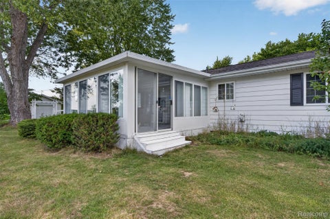 Tiny photo for 12055 W Pierson Road, Flushing Charter Township, MI 48433 (MLS # 20261069381)