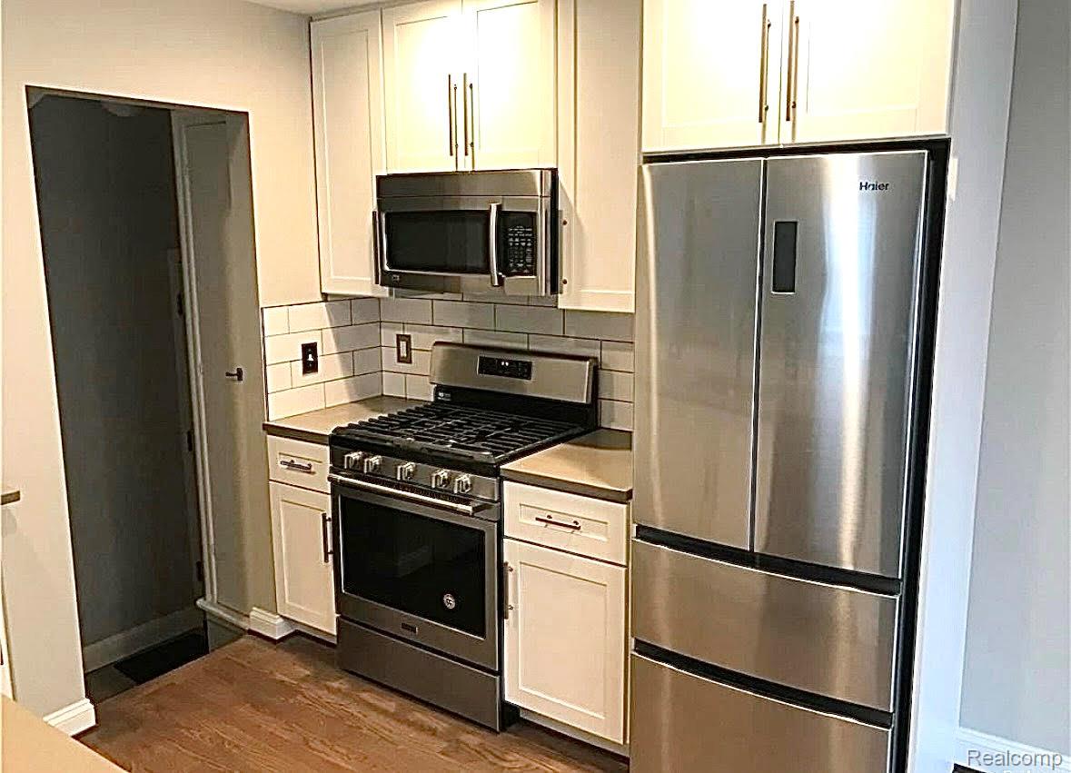 Royal Oak City, Michigan 48067, United States, 3 Bedrooms Bedrooms, ,3 BathroomsBathrooms,Residential,Active,197612