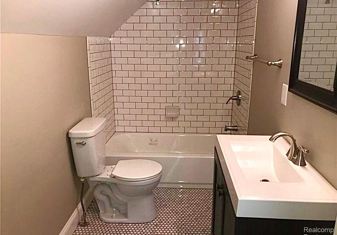 Royal Oak City, Michigan 48067, United States, 3 Bedrooms Bedrooms, ,3 BathroomsBathrooms,Residential,Active,197612