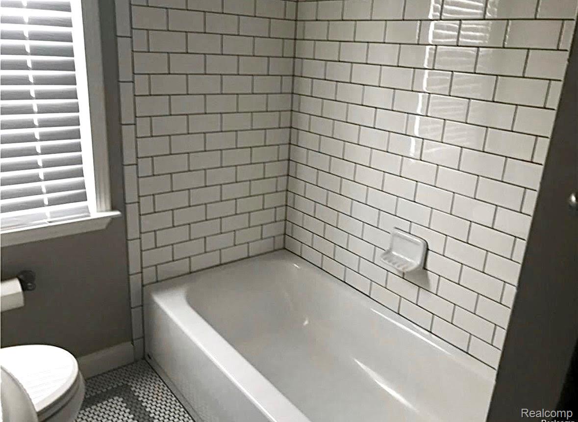 Royal Oak City, Michigan 48067, United States, 3 Bedrooms Bedrooms, ,3 BathroomsBathrooms,Residential,Active,197612