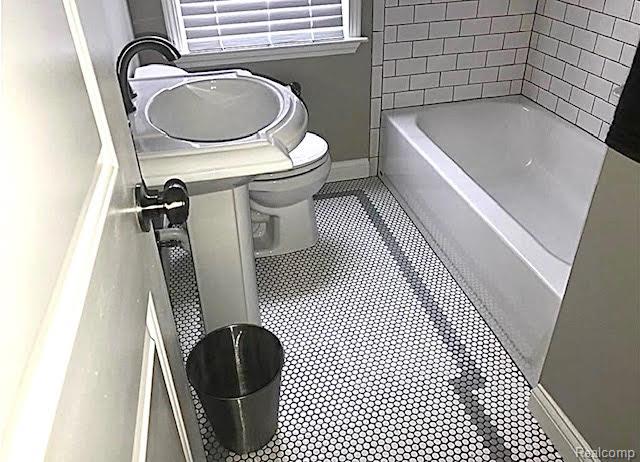 Royal Oak City, Michigan 48067, United States, 3 Bedrooms Bedrooms, ,3 BathroomsBathrooms,Residential,Active,197612