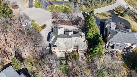 A home in BloomfieldCharterTownship_Oakland