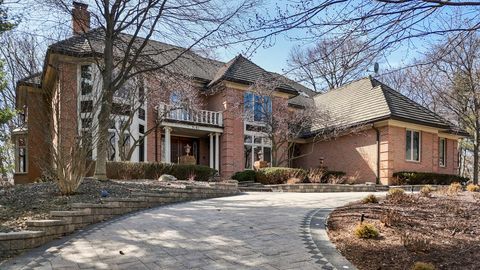 A home in BloomfieldCharterTownship_Oakland