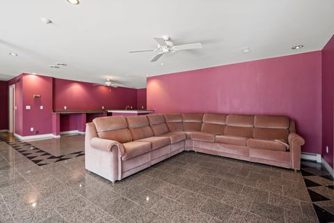 A home in BloomfieldCharterTownship_Oakland