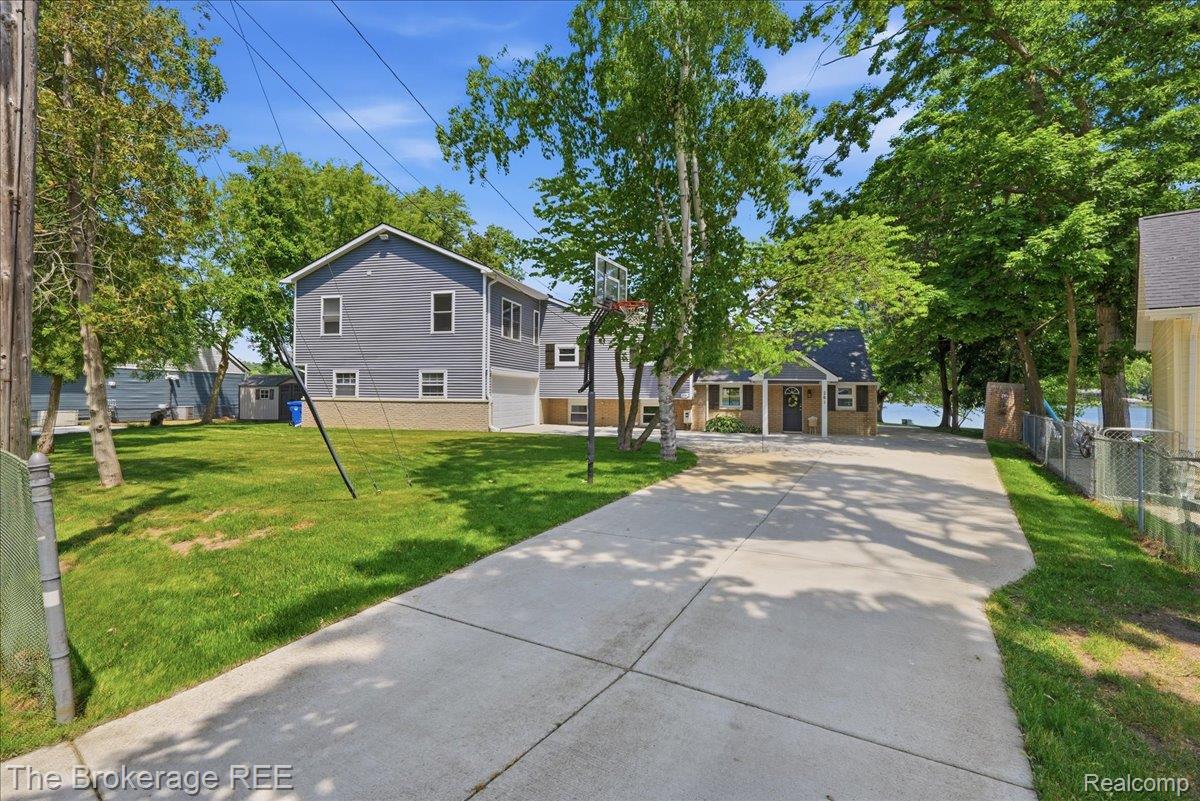 261 Reymont Road N
