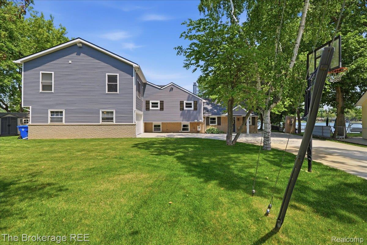 261 Reymont Road N