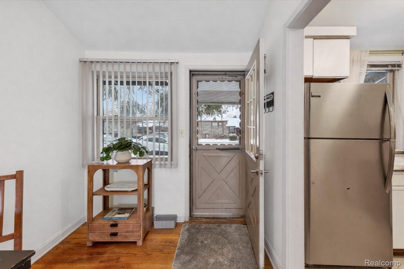 2327 Fernwood Avenue