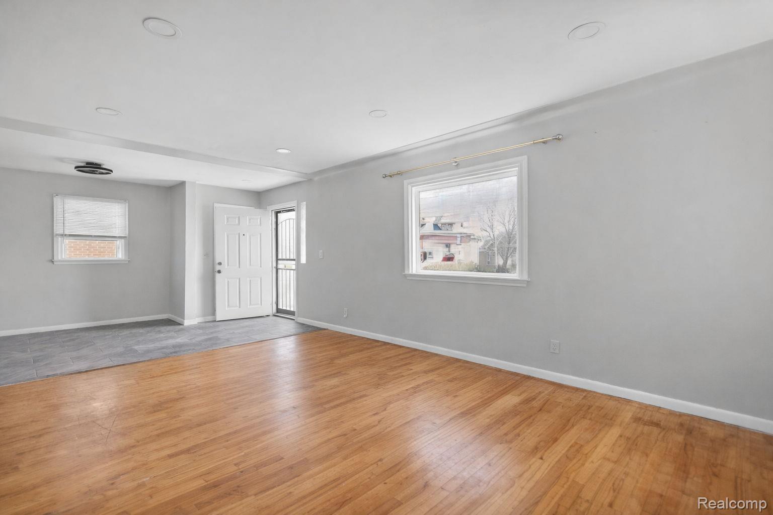 220 W Montana Street