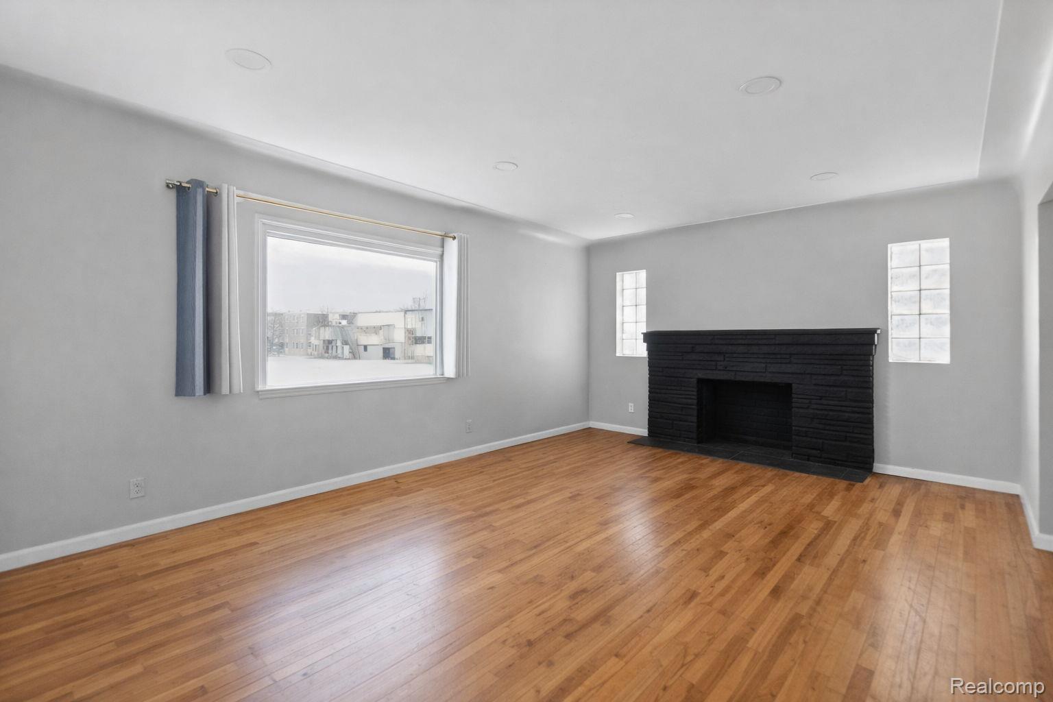 220 W Montana Street