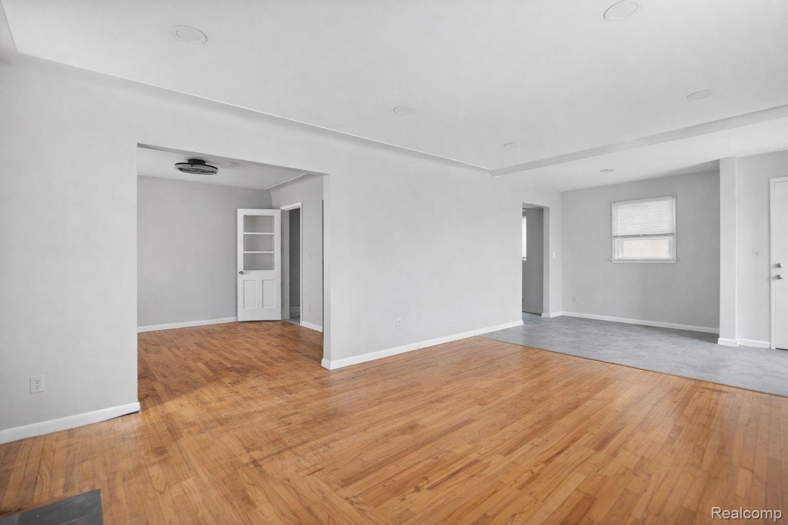 220 W Montana Street