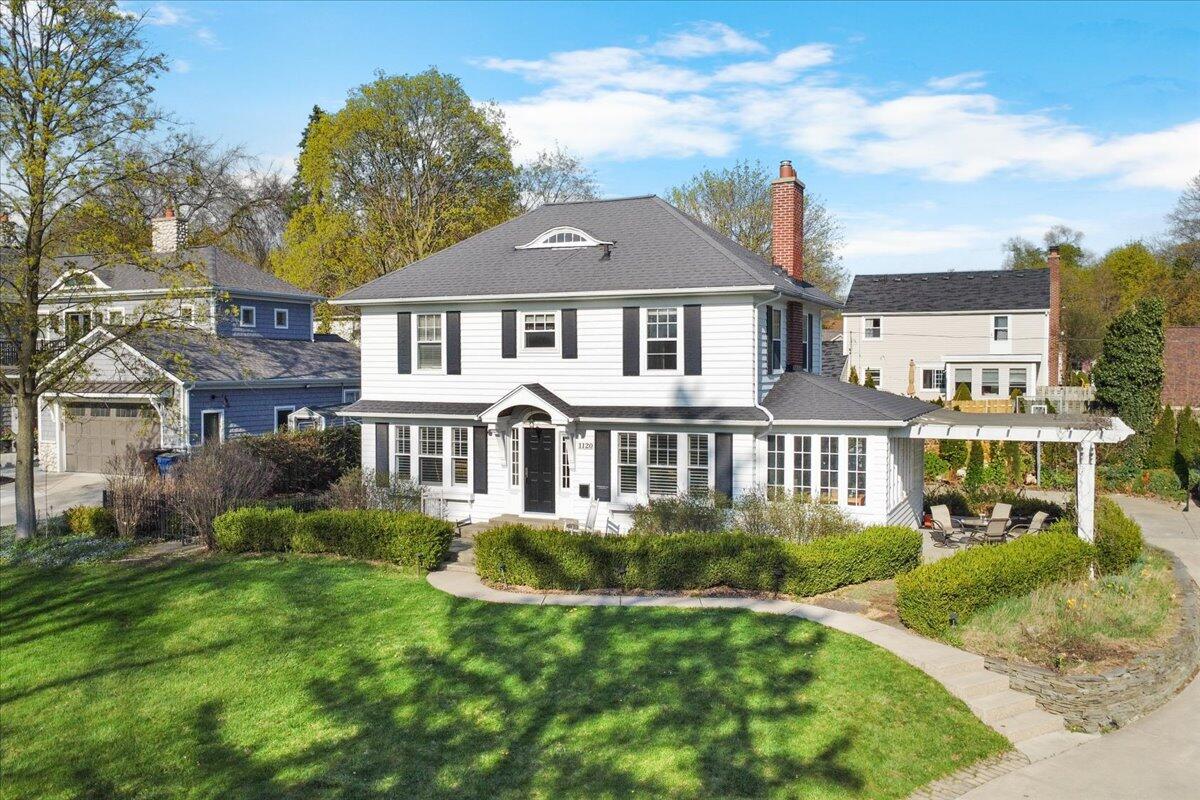 1120 Breton Road SE