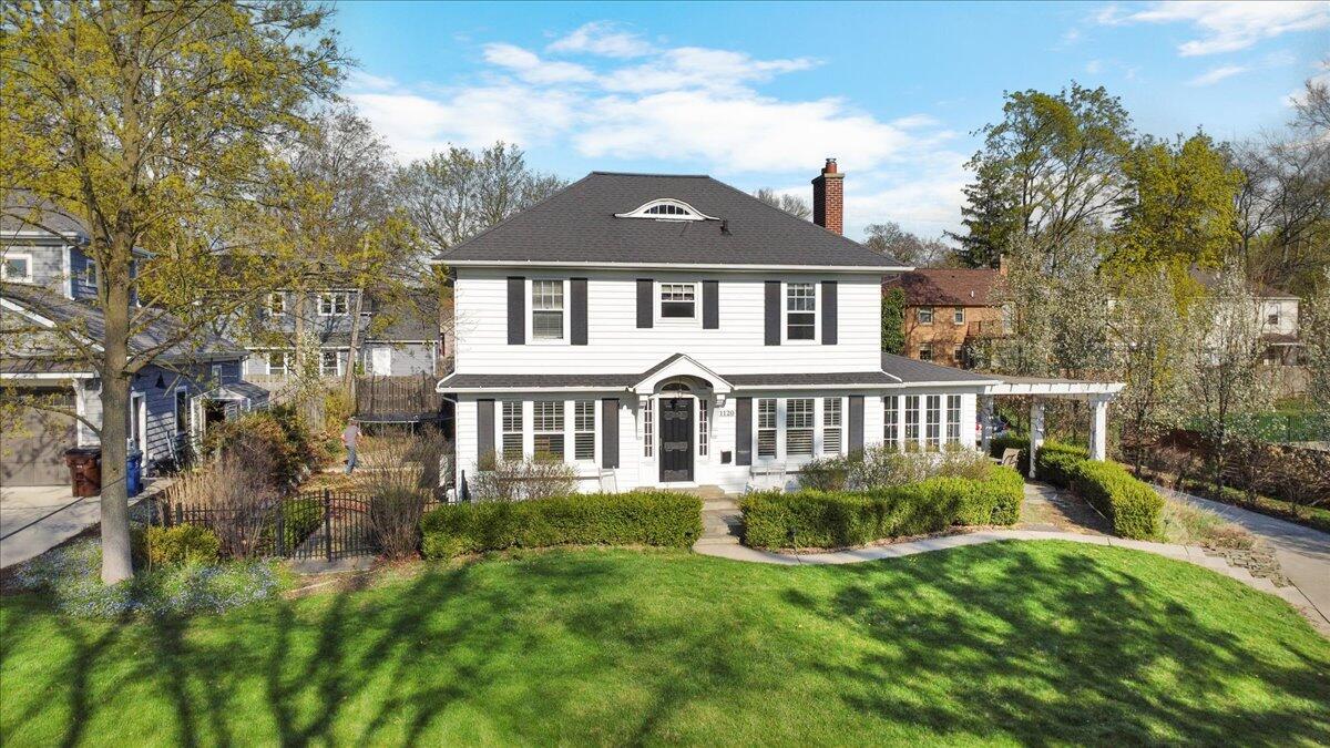 1120 Breton Road SE