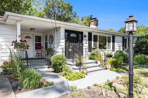 208 S Barker Street New Buffalo City MI 49117