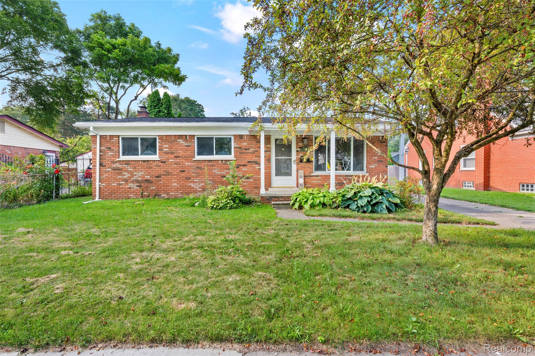 2420 E Lincoln Avenue