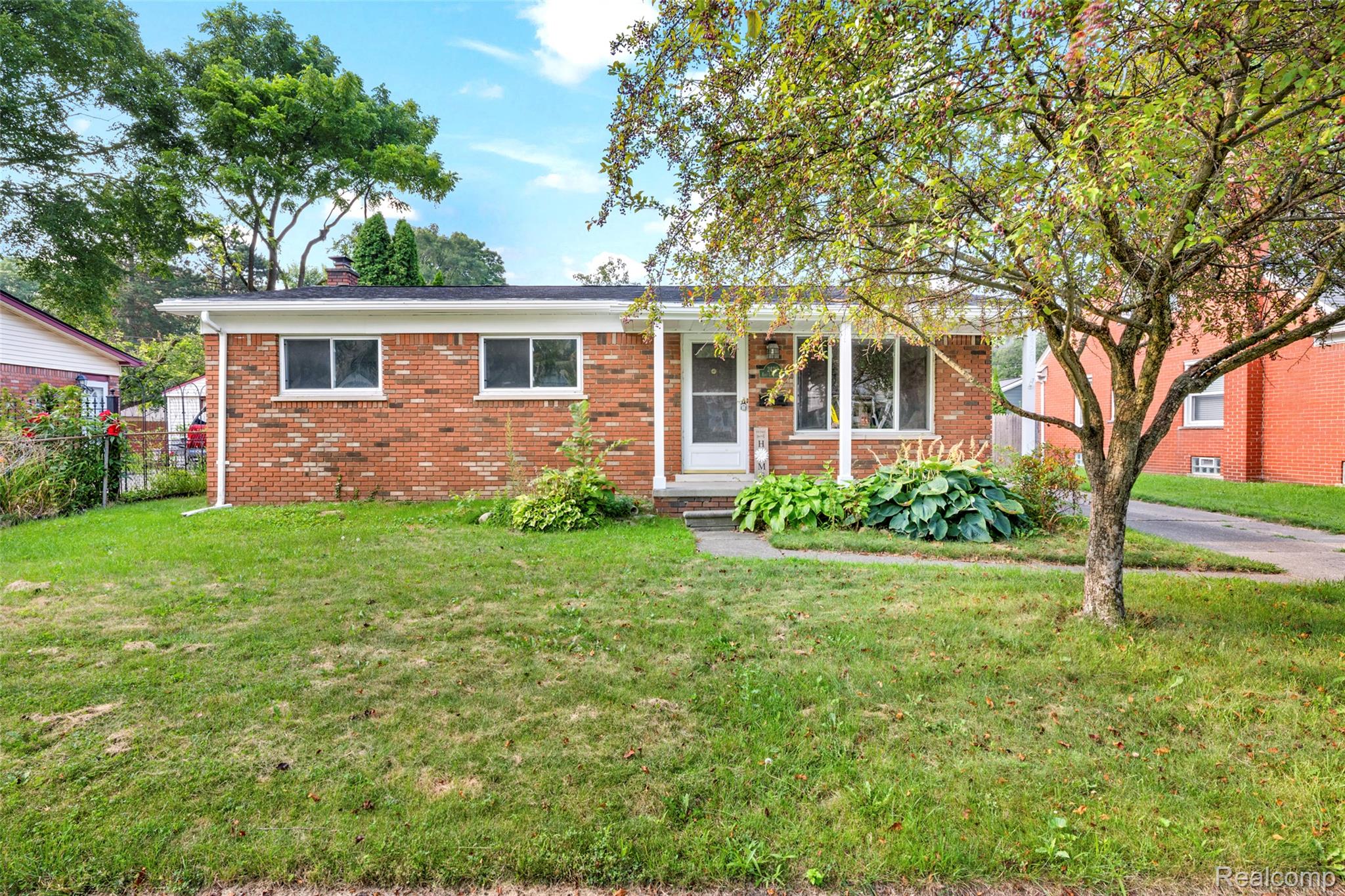 2420 E Lincoln Avenue