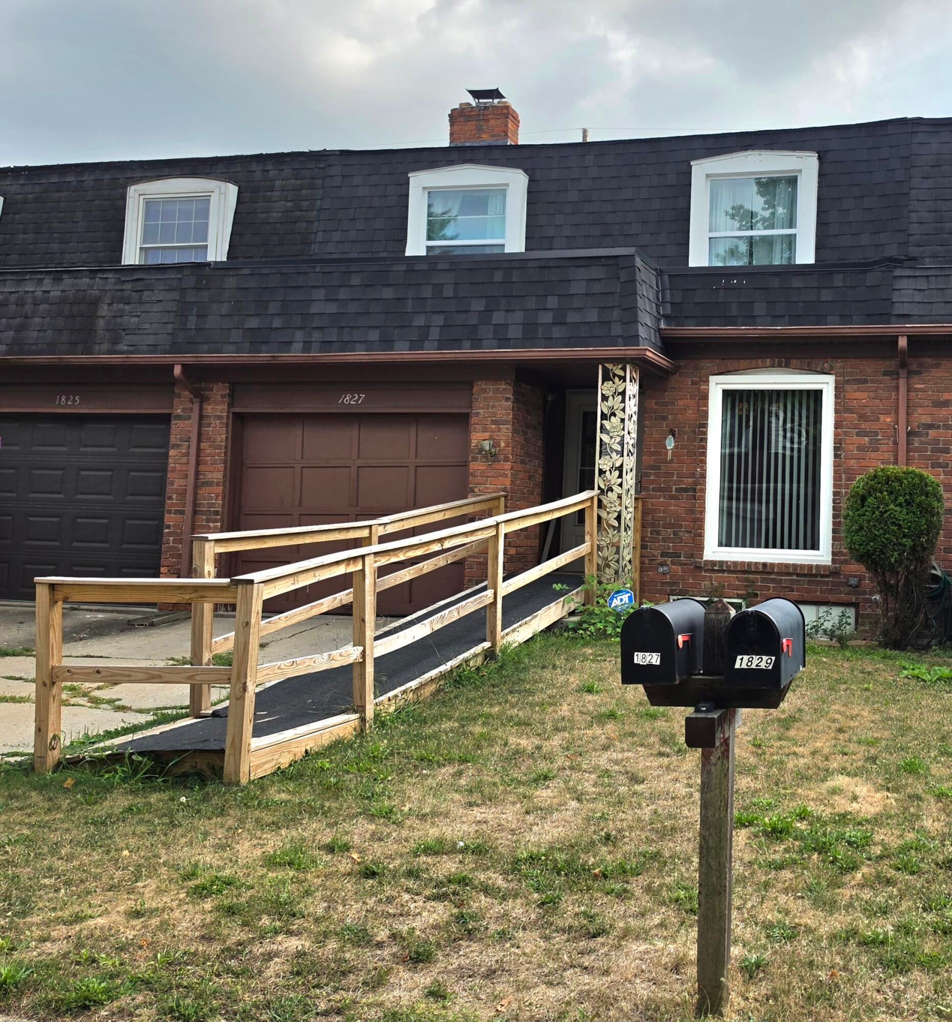 1827 Willowbrook Circle