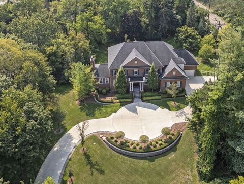 810 HIGHWOOD Drive Bloomfield Charter Township MI 48304