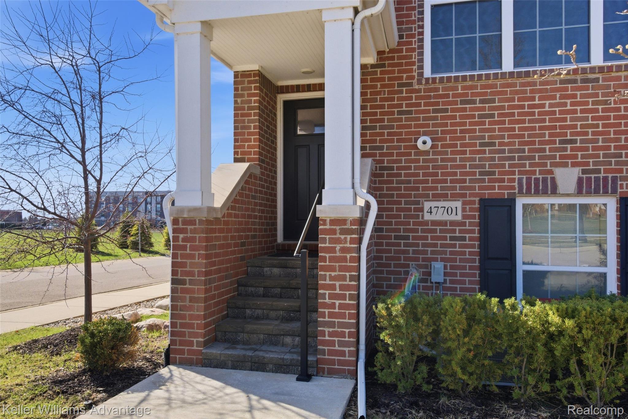 47701 Hillcrest Drive