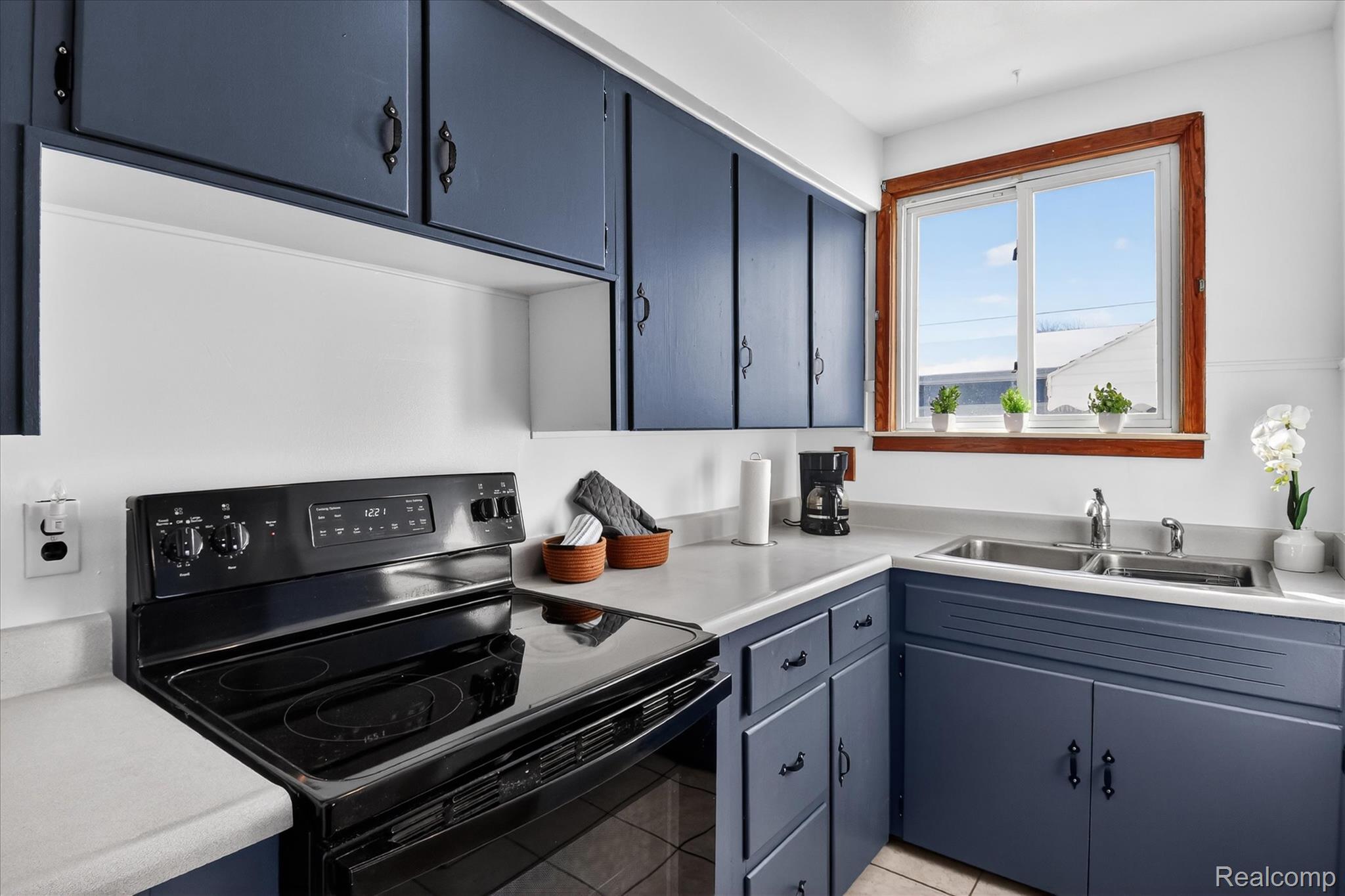 47816 Jefferson Avenue