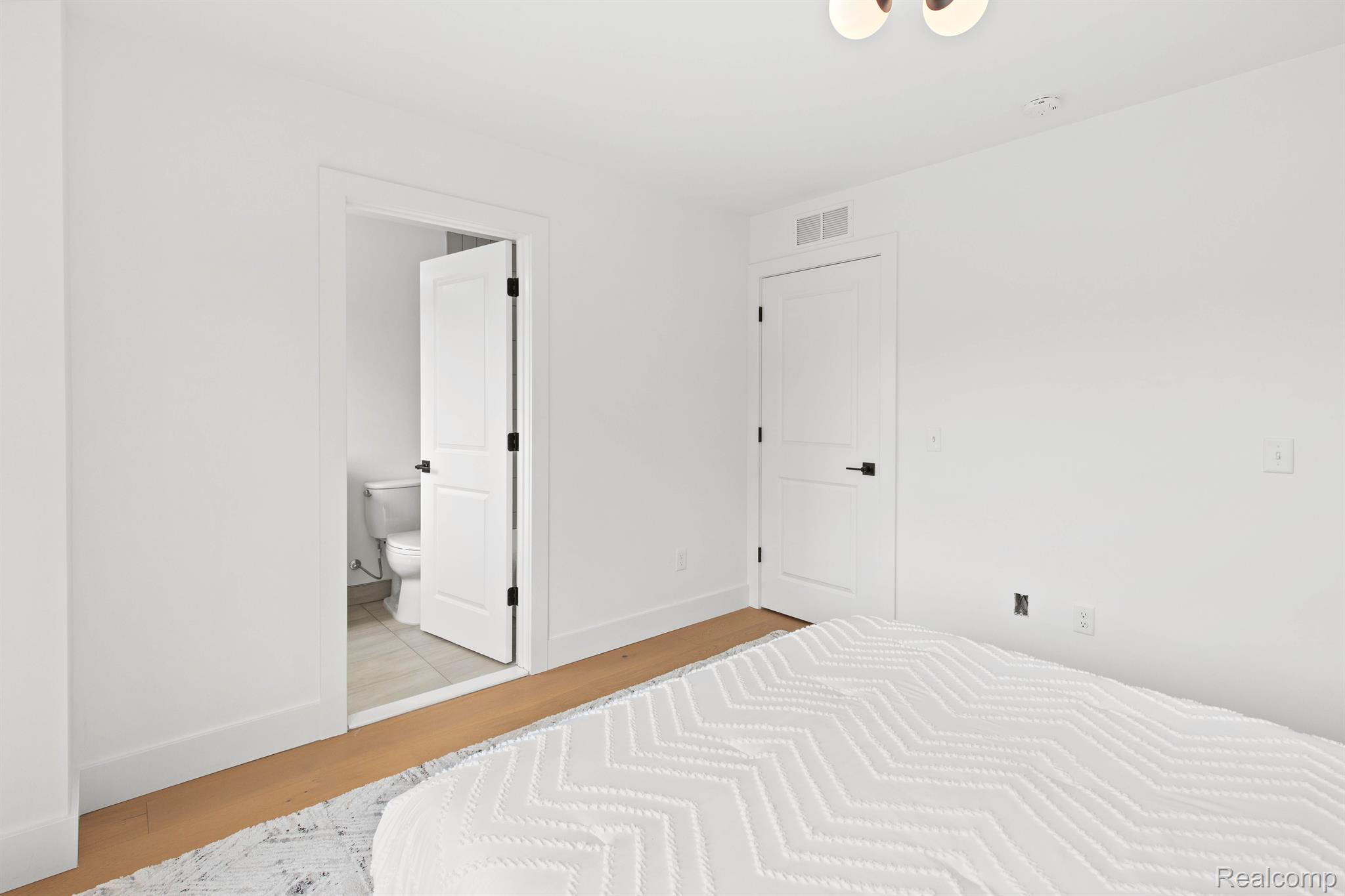 Detroit City, Michigan 48206, United States, 2 Bedrooms Bedrooms, ,3 BathroomsBathrooms,Residential,Active,148594