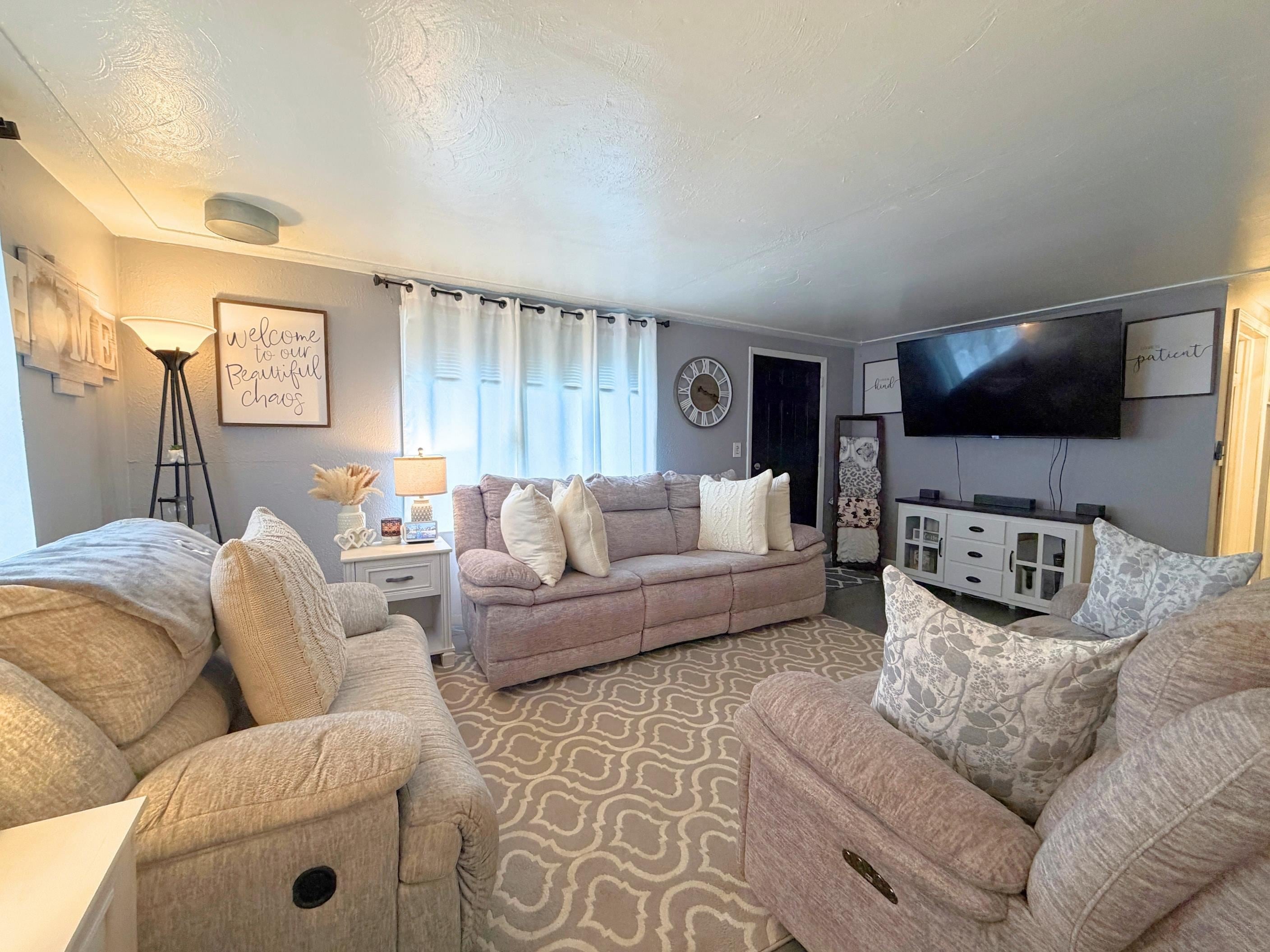 5095 Rose Lane